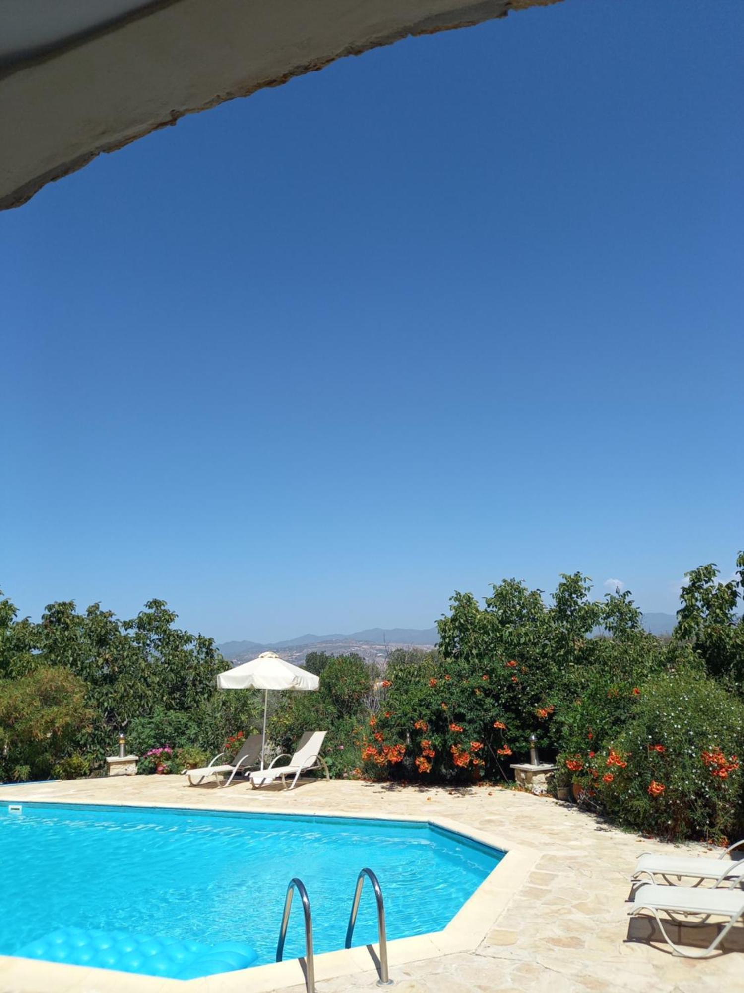 Villa Koumneni Pano Akourdalia ภายนอก รูปภาพ